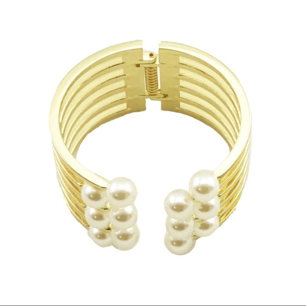 🌈HOST PICK🌈Gold Cluster Pearl Bracelet - Picture 2 of 3